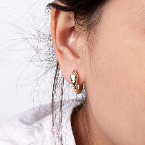 Brinco Ouro 18k 750 Feminino Cobra Cravejada Esmeralda Luxo - Imagem 2