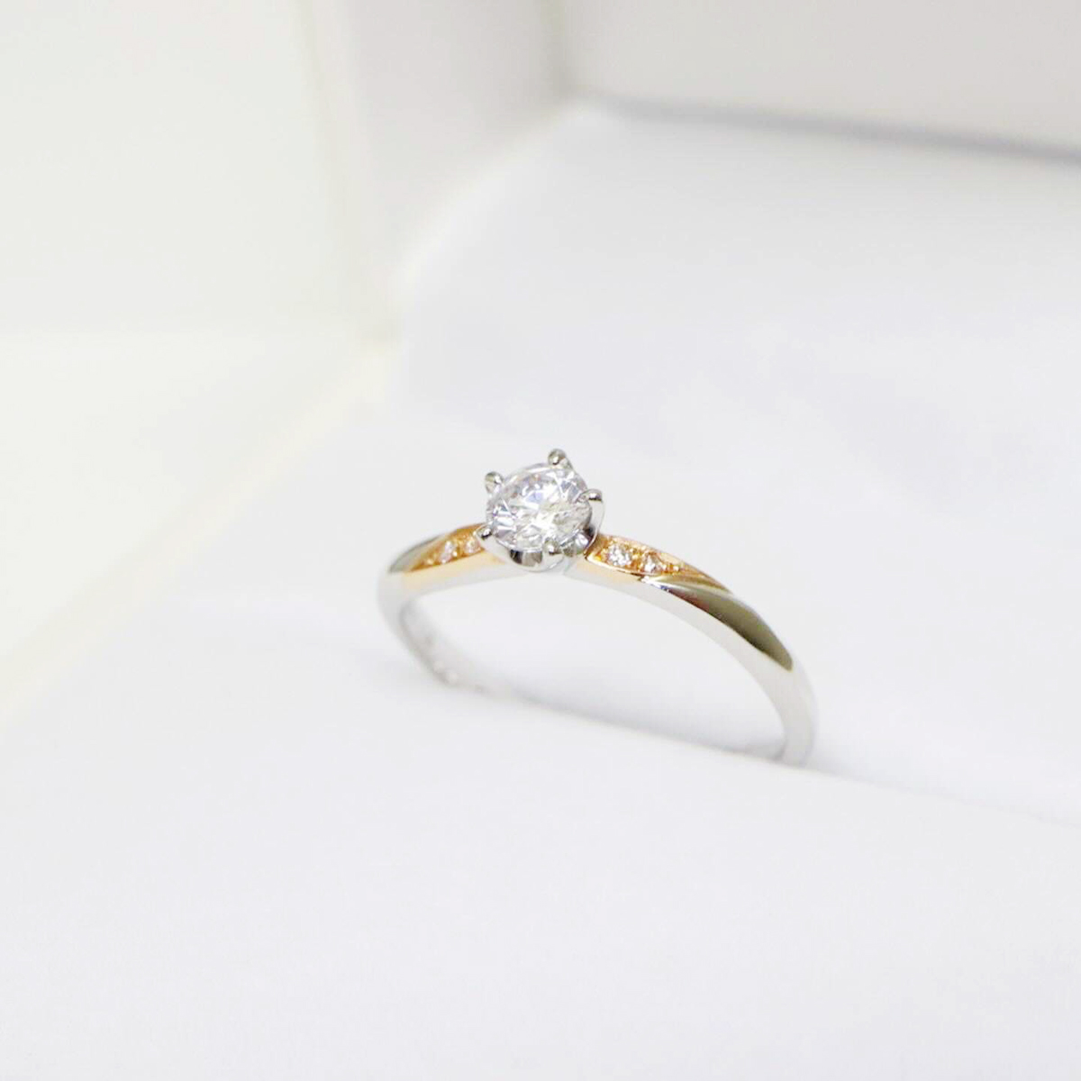 Anel Noivado Oriente Ouro Branco & Ouro Amarelo - Imagem 5