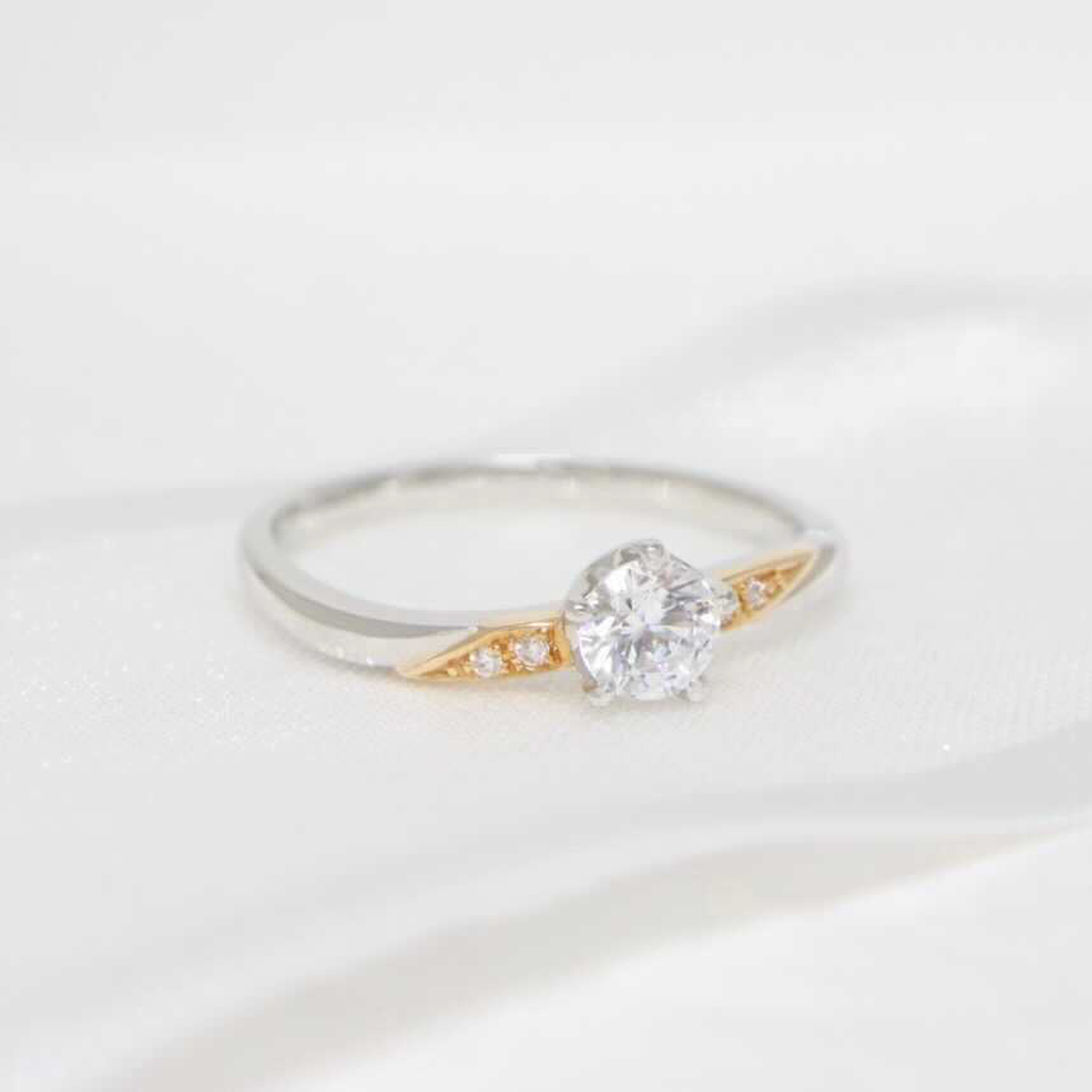 Anel Noivado Oriente Ouro Branco & Ouro Amarelo - Imagem 3