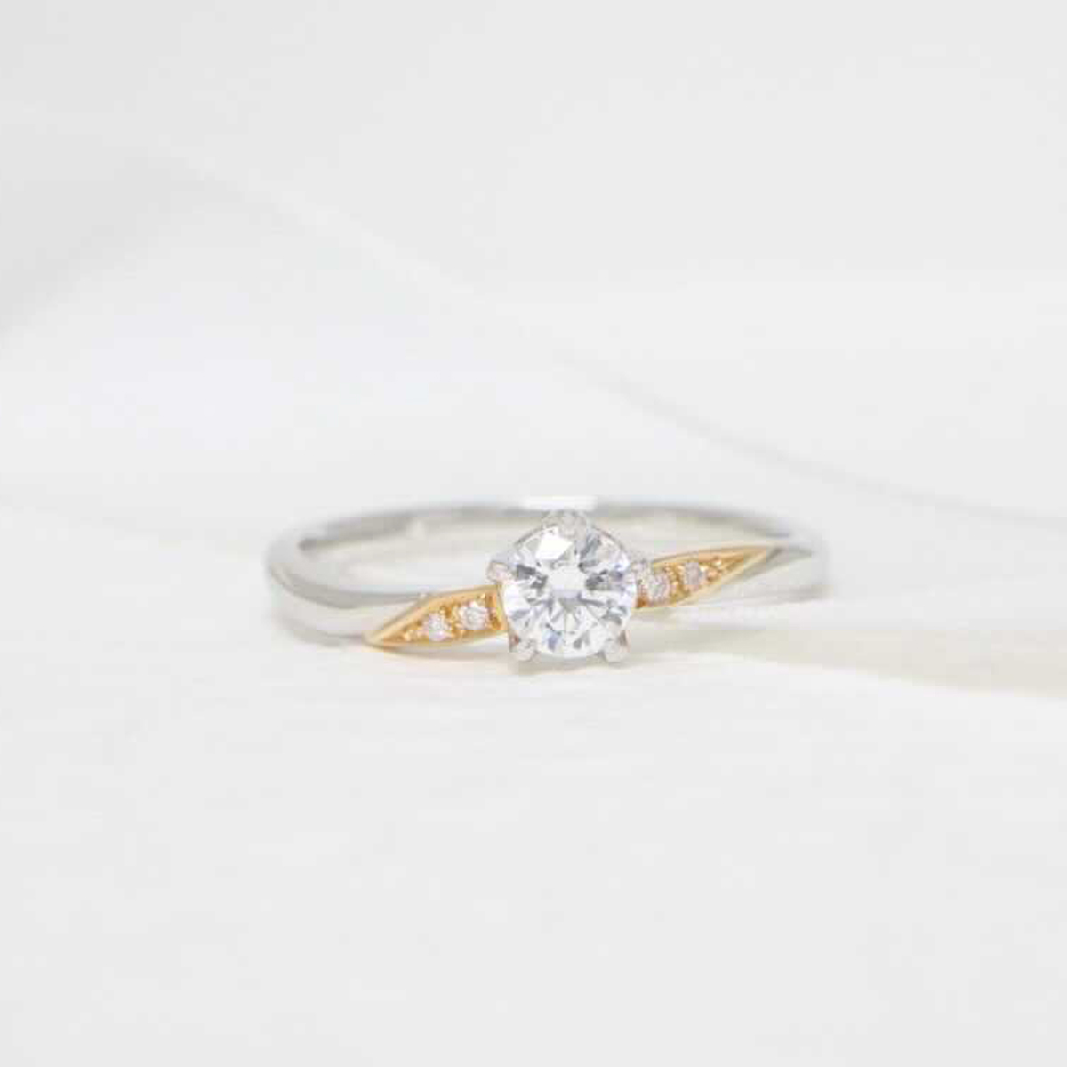 Anel Noivado Oriente Ouro Branco & Ouro Amarelo - Imagem 2