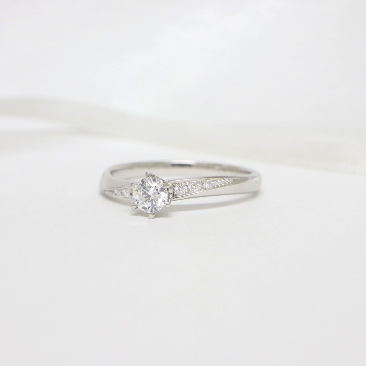 Anel Noivado Paraíso Ouro Branco - Imagem 4