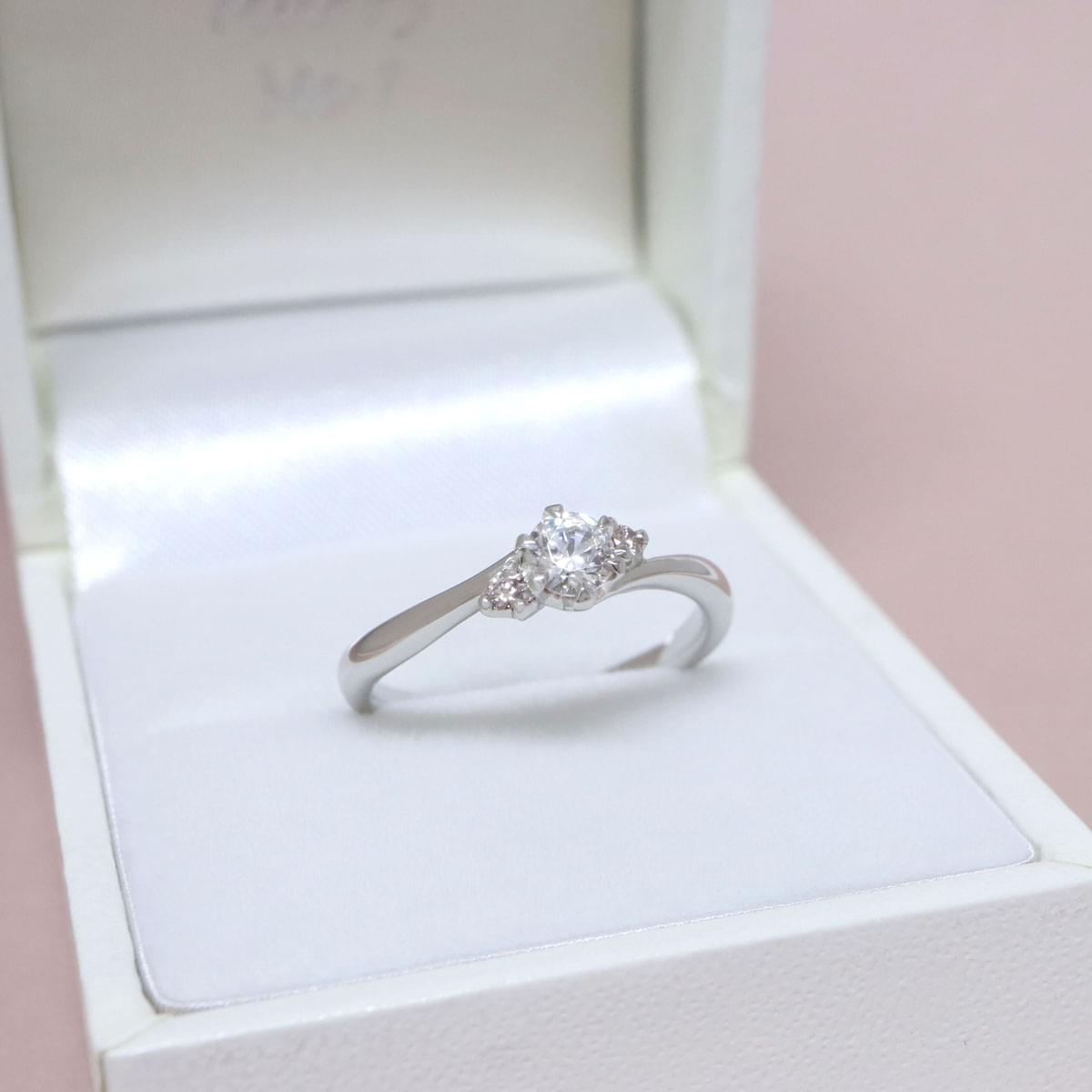 Anel Noivado Tulipa Ouro Branco - Imagem 4